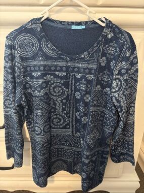 J. McLaughlin Blue Knit Top with Subtle Print